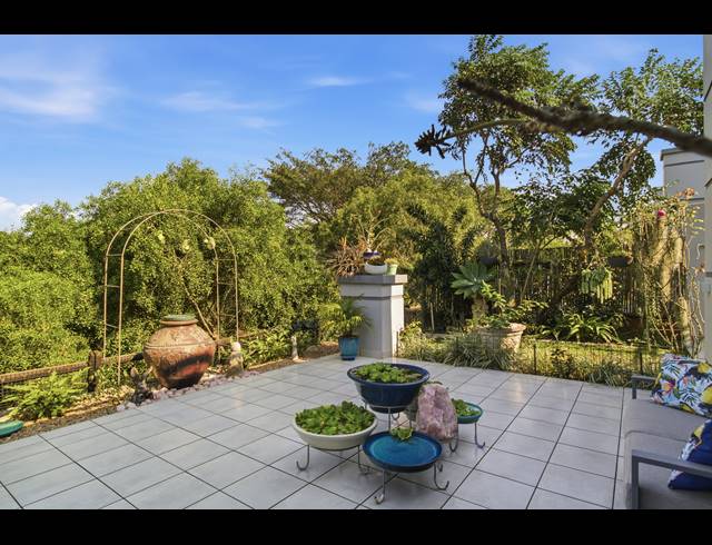 4 BEDROOM APARTMENT FOR SALE IN PALM LAKES ESTATE